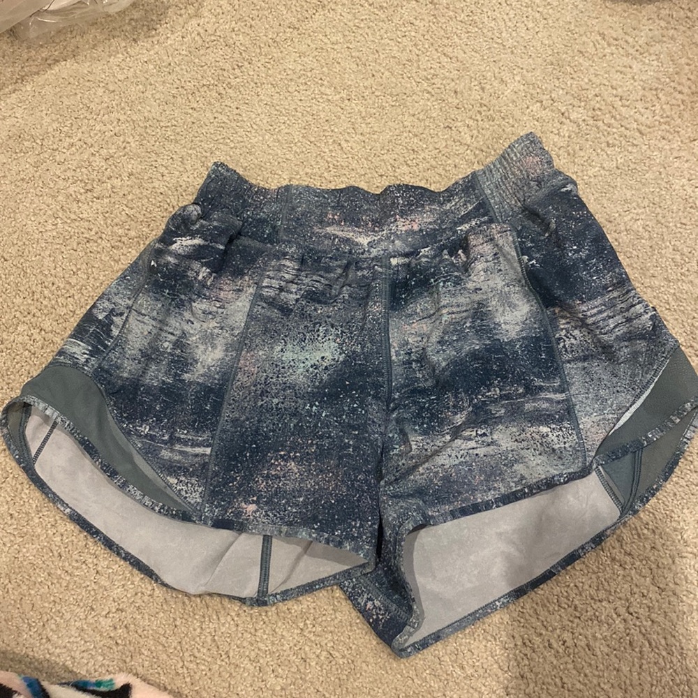 lululemon hotty hot shorts 4 inch